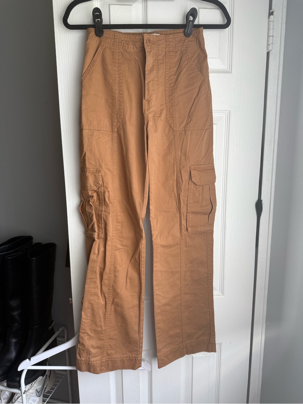 Abercrombie & Fitch Women's Straight-Leg Cargo Pants in Tan